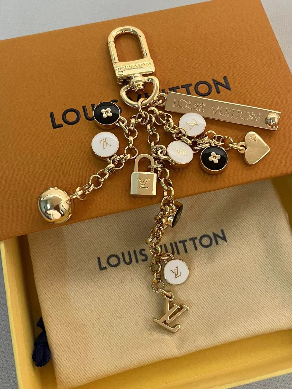 Louis Vuitton Key chain LV New collection